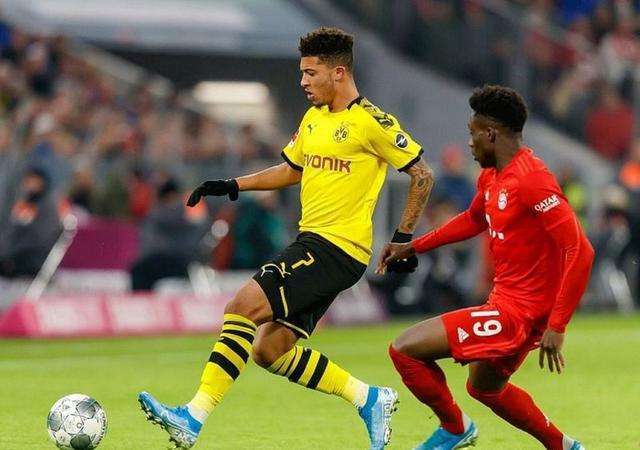  拜仁主场遭遇嘘声，球迷倒戈抗议管理层  